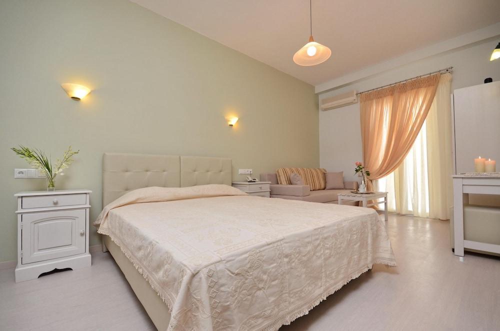 Blue Sky Aparthotel Naxos City Екстериор снимка