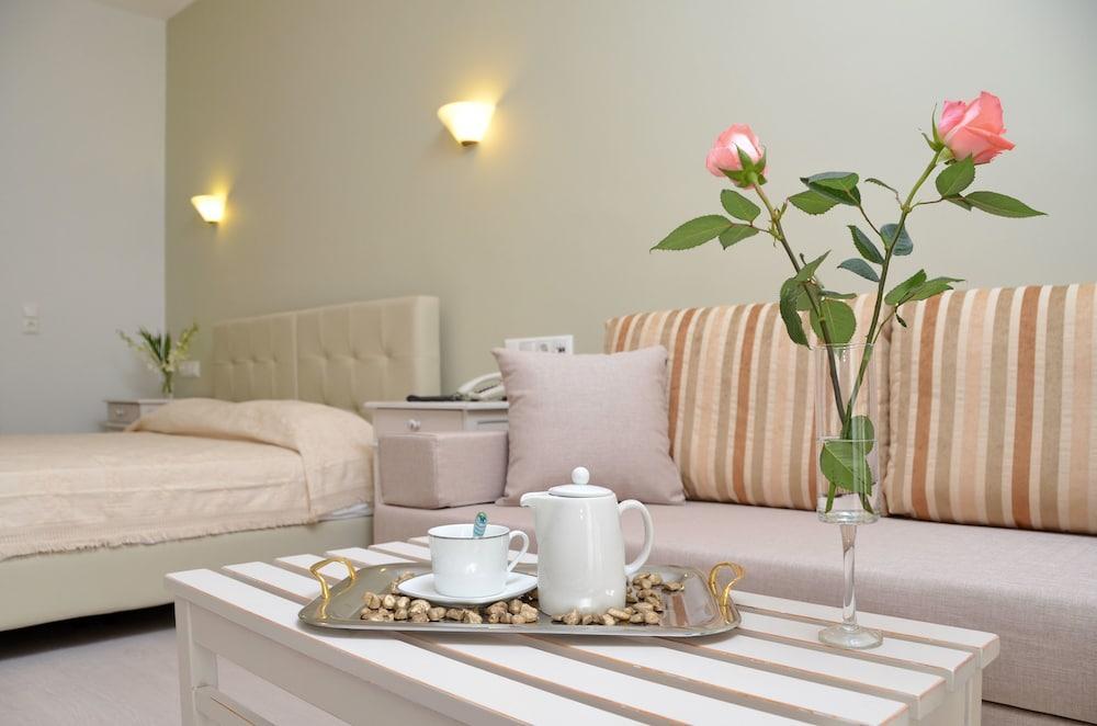 Blue Sky Aparthotel Naxos City Екстериор снимка