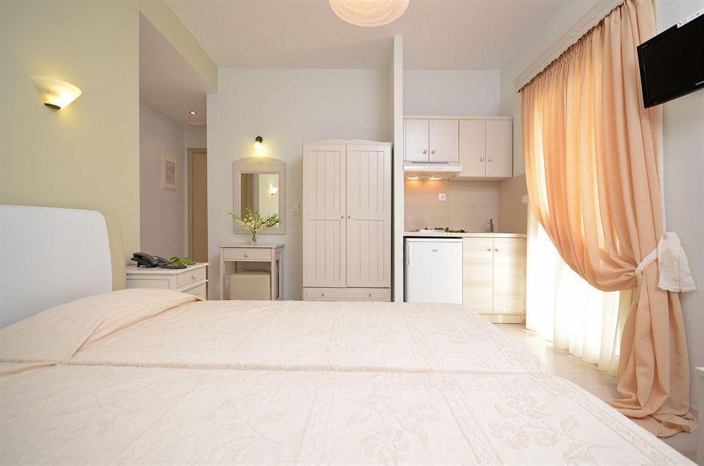 Blue Sky Aparthotel Naxos City Екстериор снимка
